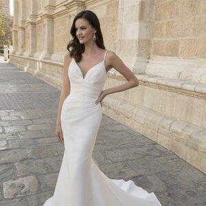 💍 Etoile “Marilyn” Wedding Dress – Brand New, Never Worn!